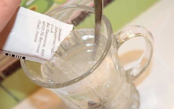 Разводим порошок в воде